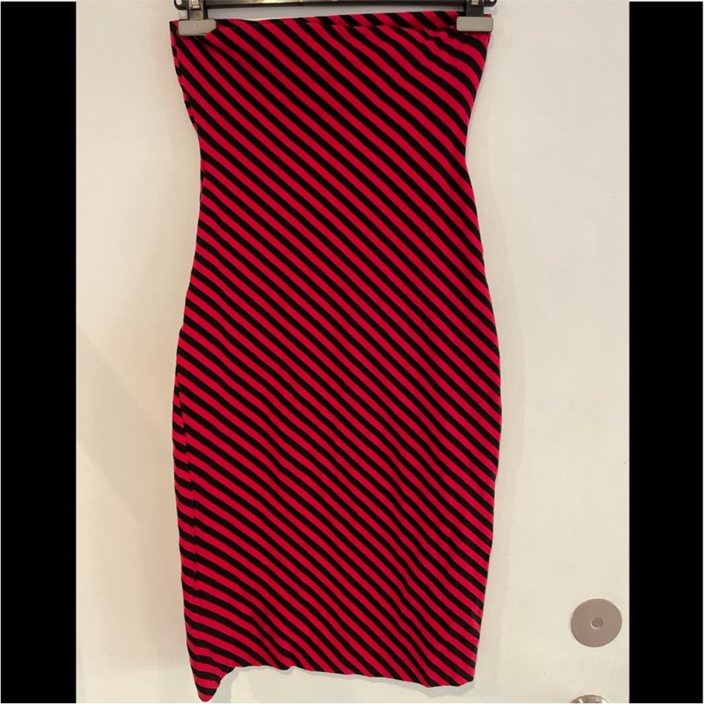Betsey Johnson red/black stripe strapless  jersey tube dress. Black label, SZ M